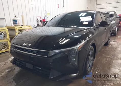 2025 Kia K4 Lxs из США, поврежденный, VIN 3KPFT4DE7SE228943